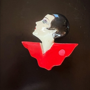 Vintage ladies head brooch‎